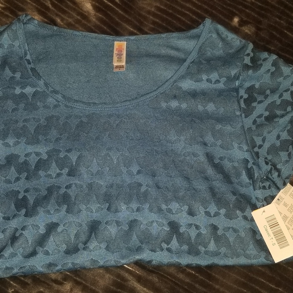 BNWT Lularoe S Classic T